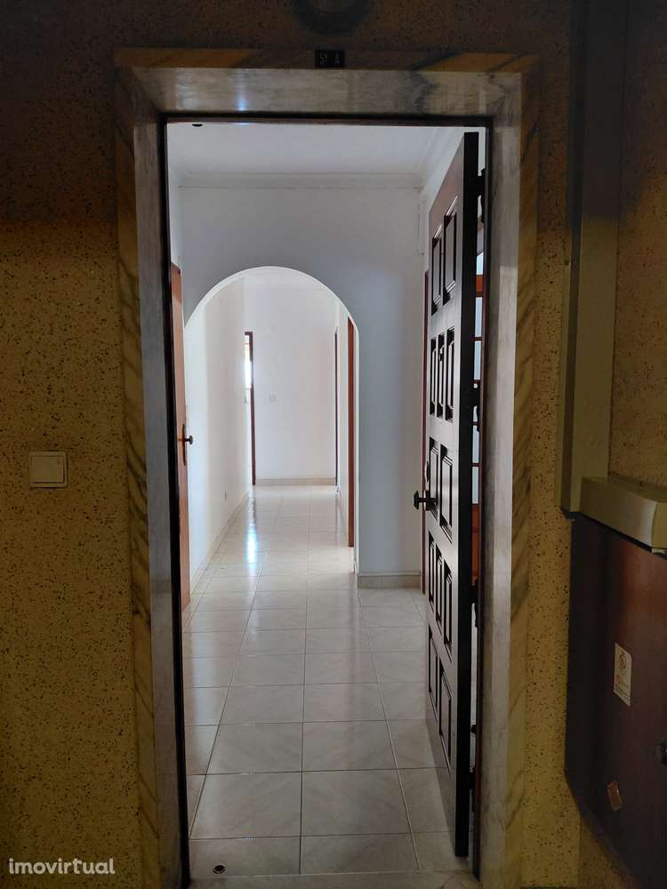 Apartamento t2 à venda, com estacionamento e excelentes áreas - Grande imagem: 3/24