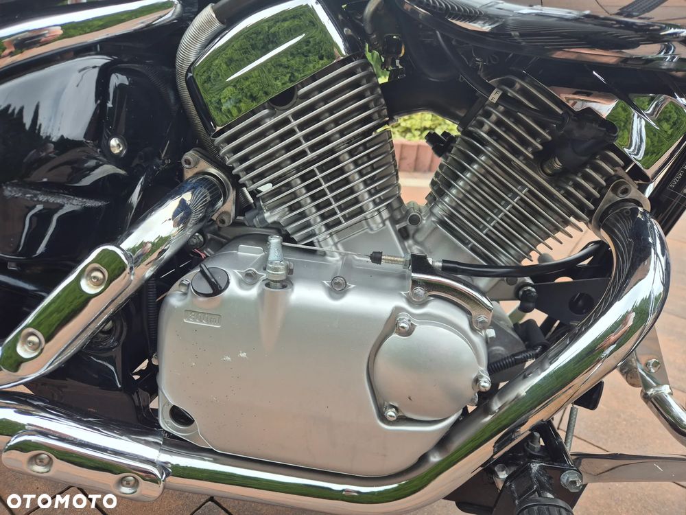 Suzuki Intruder - 13