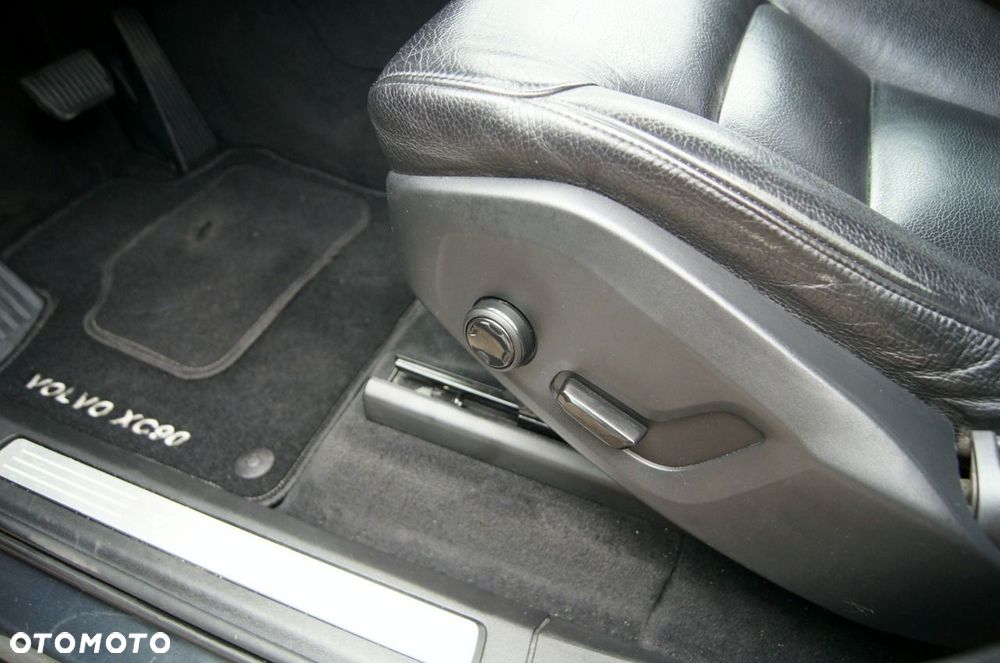 Volvo XC 90 D5 AWD Geartronic Momentum - 18