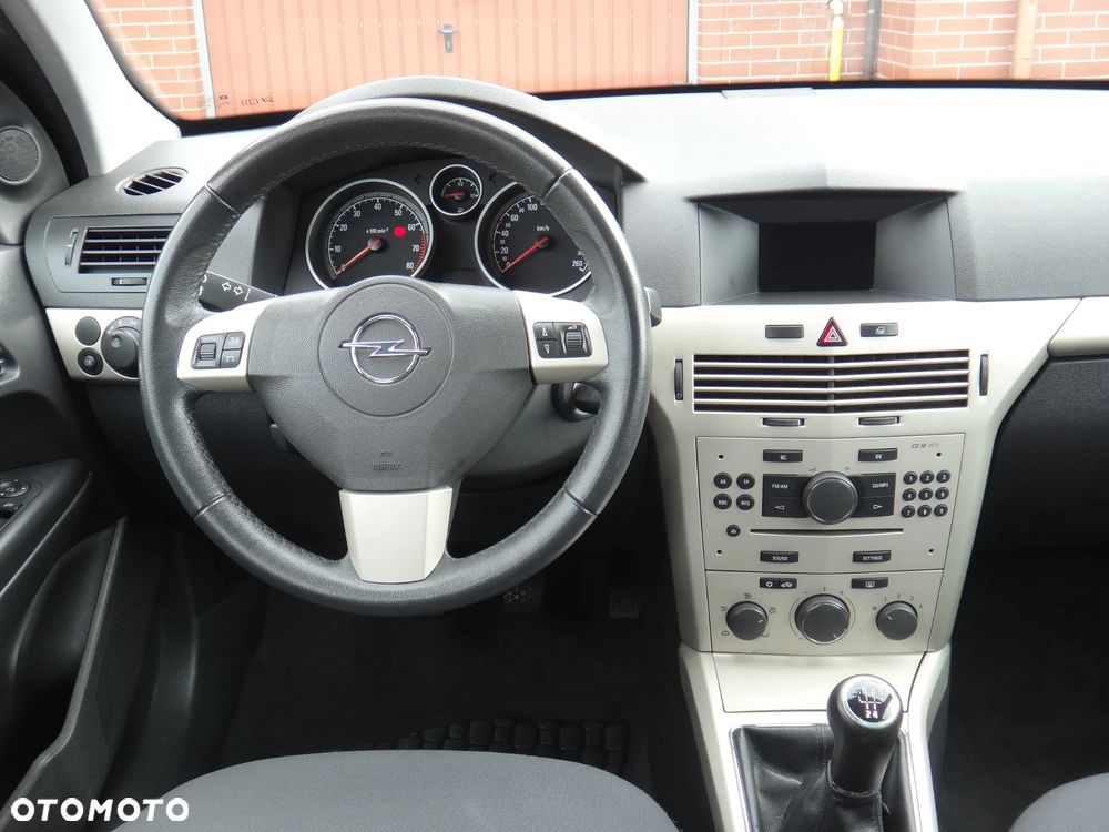 Opel Astra 1.6 Innovation - 24