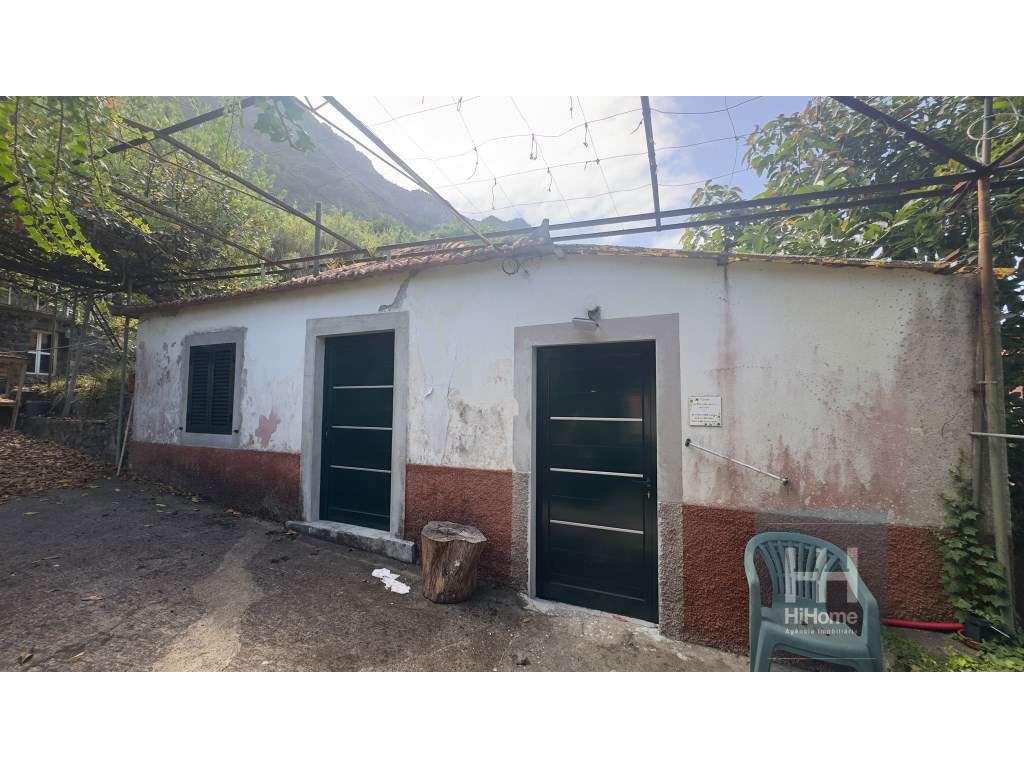 Moradia T2+1 por recuperar no Arco de São Jorge com 890 m2 de lote - Grande imagem: 3/30