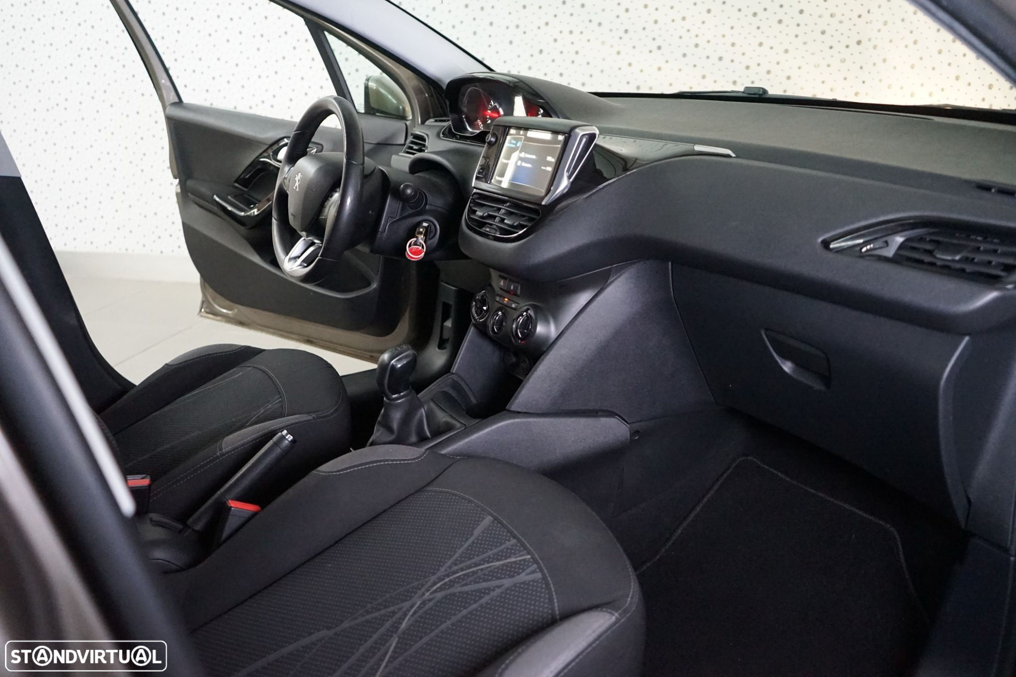 Peugeot 208 - 28