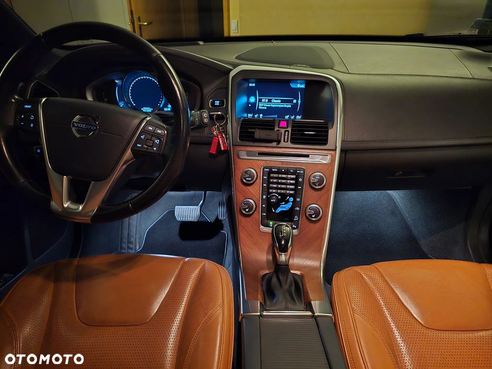 Volvo XC 60 D4 AWD Summum - 3