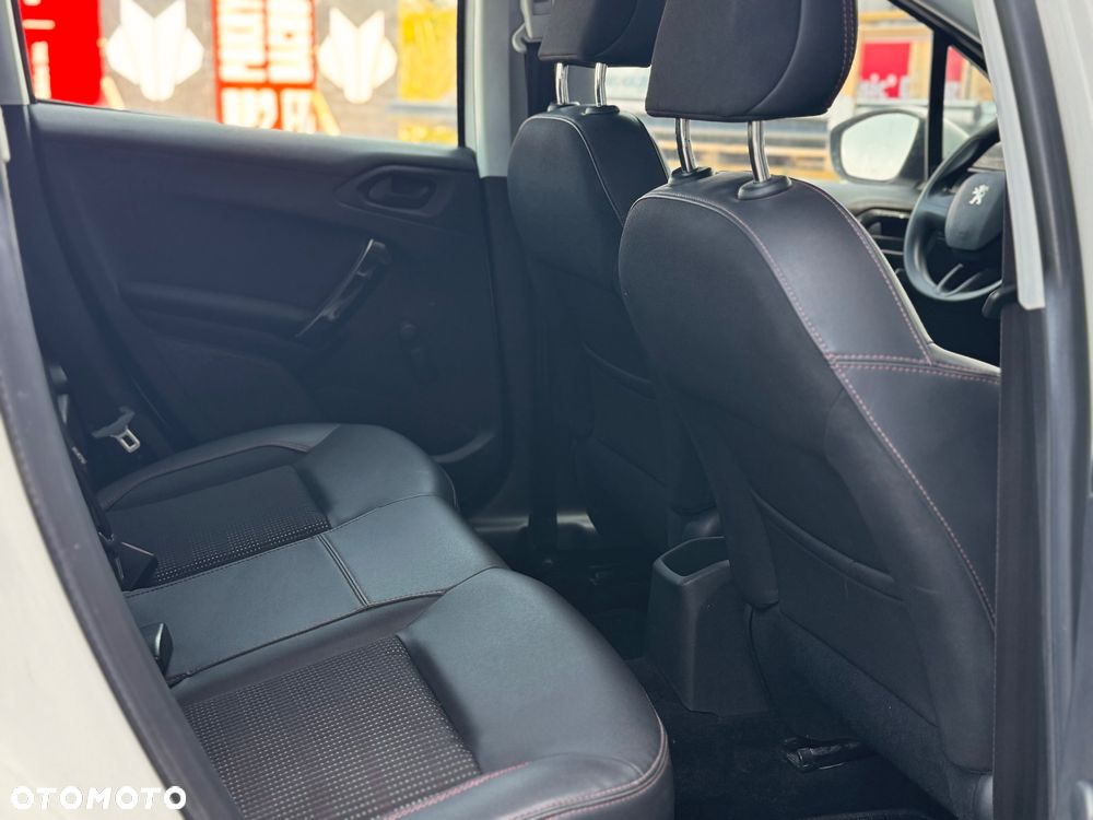 Peugeot 208 1.6 BlueHDi Allure S&S - 14