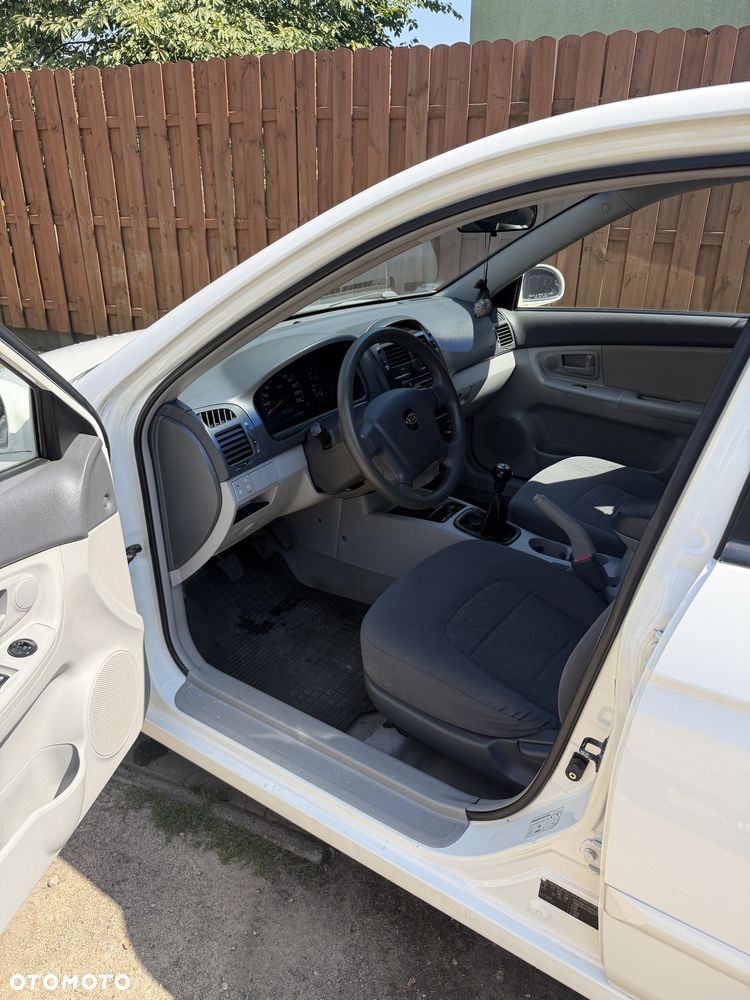 Kia Cerato 1.6 LX - 10