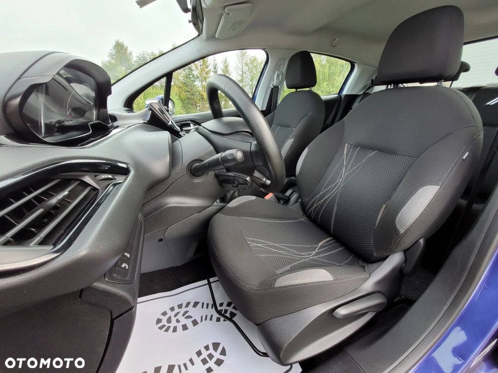 Peugeot 208 - 11