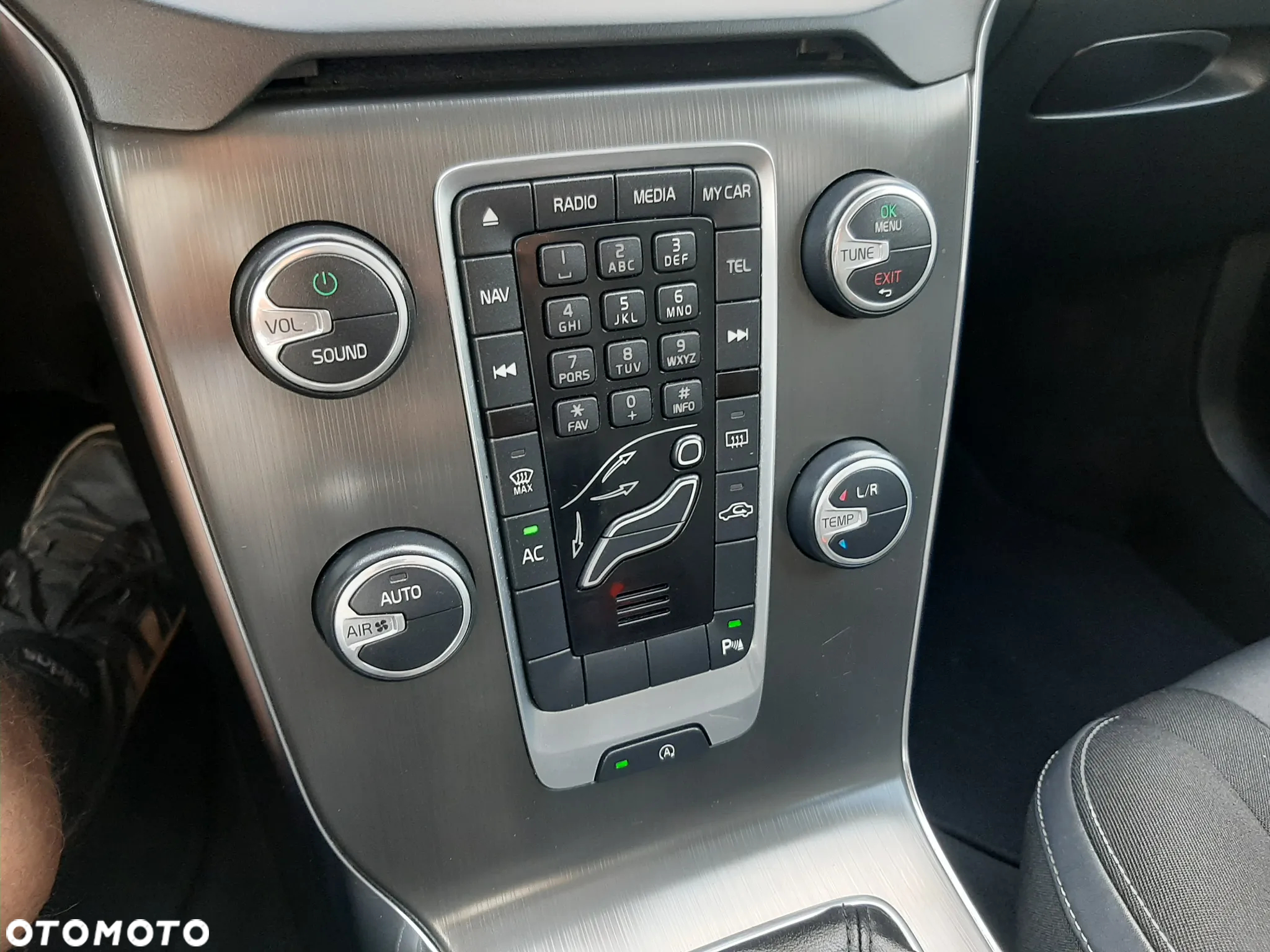Volvo V40 D2 Momentum - 25