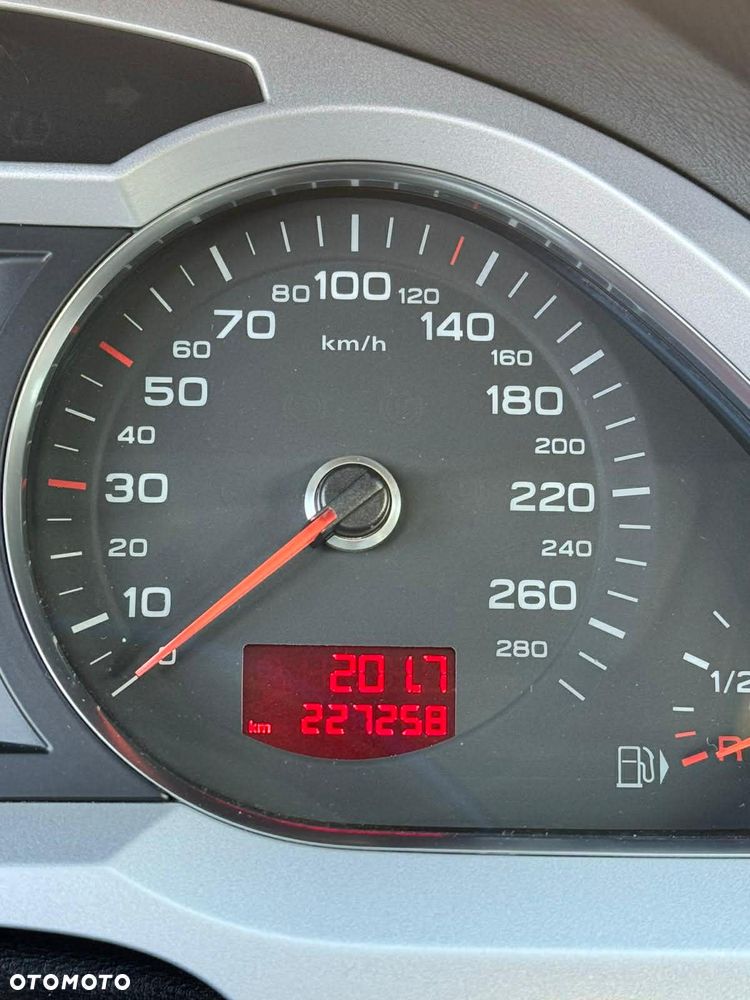 Audi A6 Avant 2.0 TDI - 17