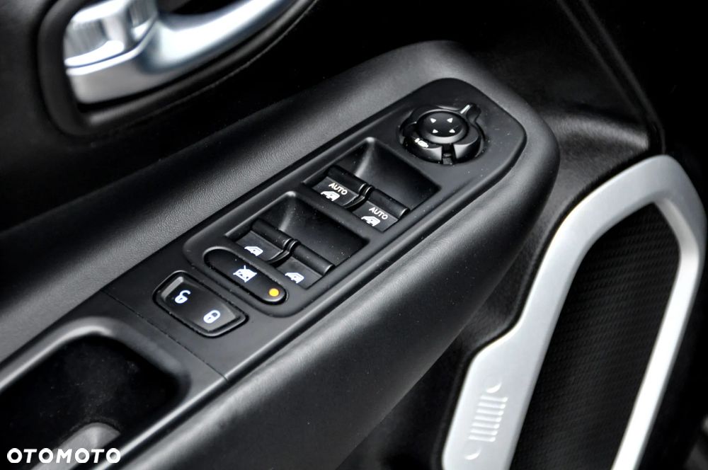 Jeep Renegade 1.4 MultiAir Night Eagle - 36