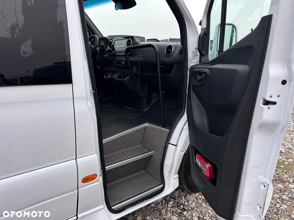Mercedes-Benz Sprinter 519 - 12