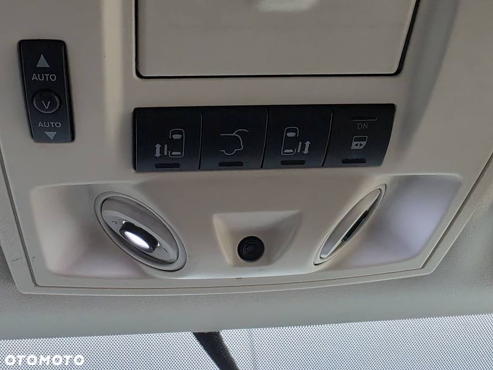 Chrysler Grand Voyager 2.8 CRD Limited - 20