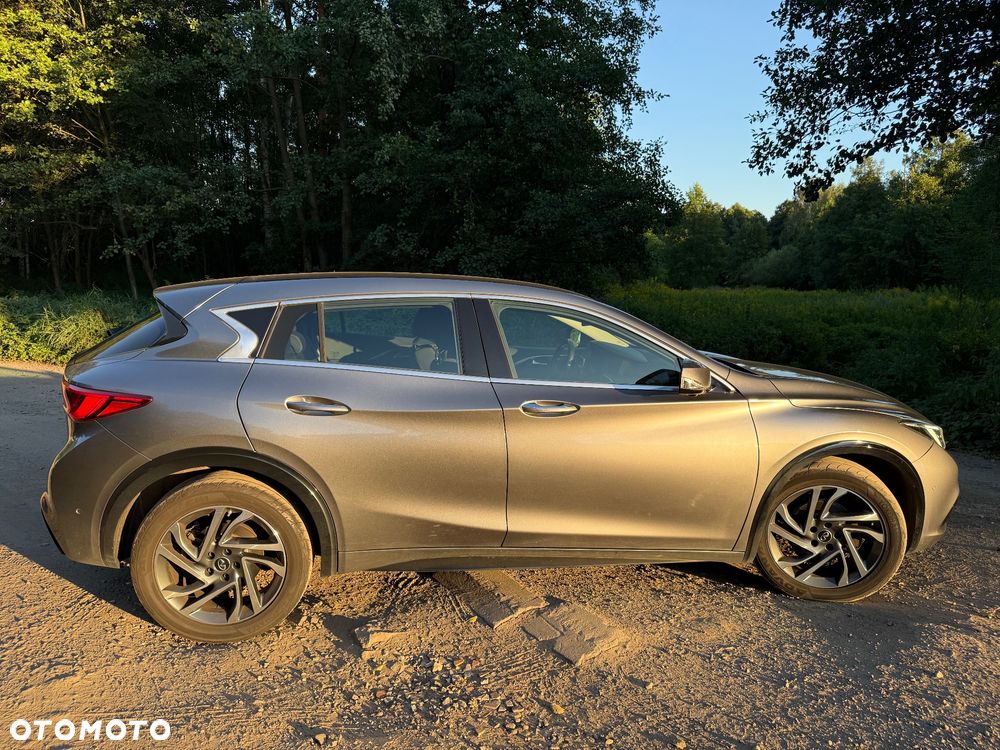 Infiniti Q30 1.6t Premium Tech 7DCT - 19