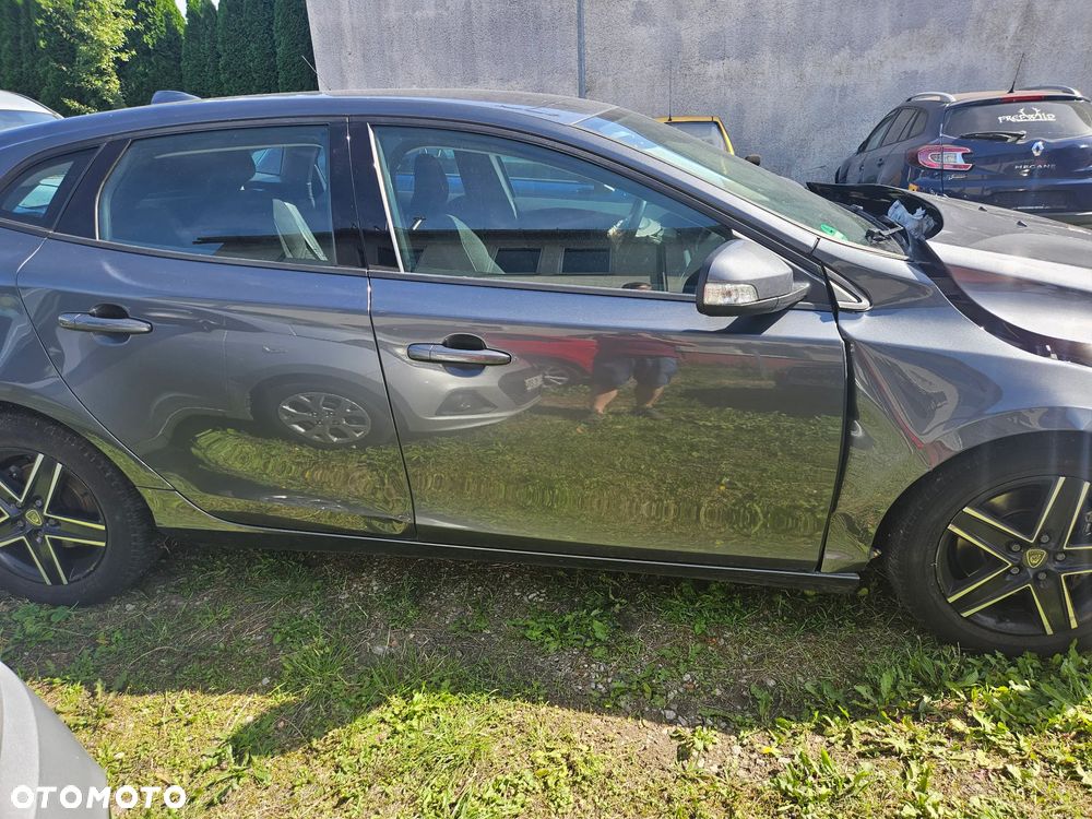 Volvo V40 T2 - 11
