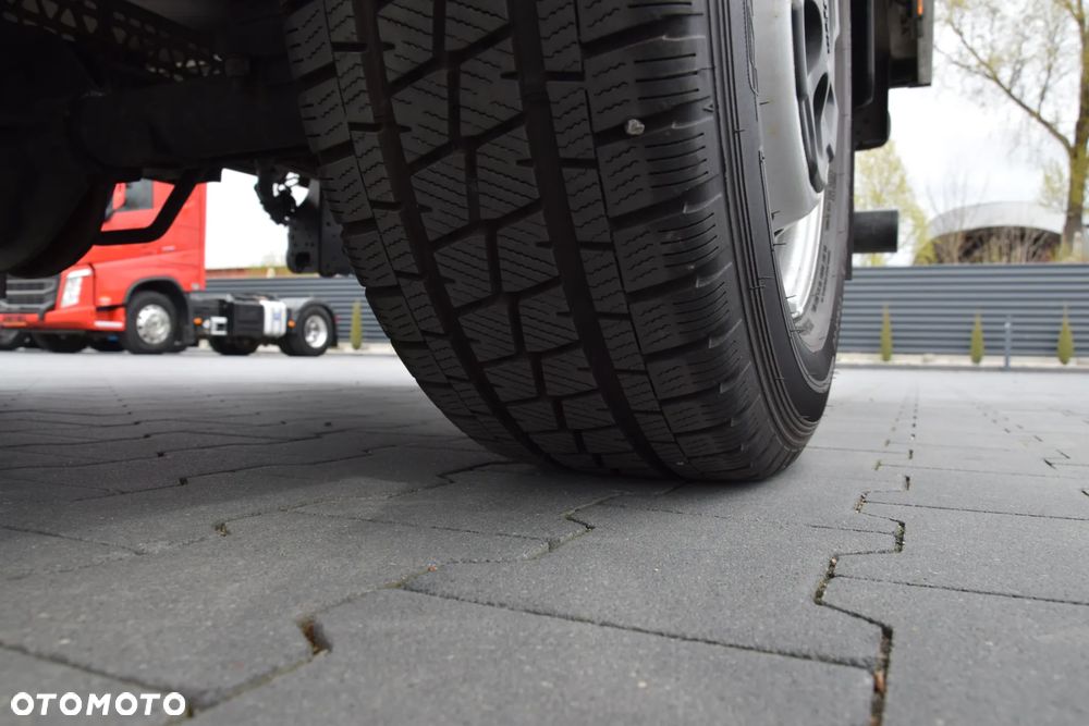 Iveco DAILY 35S14 / 2.3 - 140 KM / AUTIOMAT HI-MATIC / 3 OSOBY / DO 3,5 TONY / KONTENER / DOSTAWCZE / WINDA PALFINGER / KLIMA / TEMPOMAT / 2022 / SERWISOWANY / SPROWADZONY Z NIEMIEC - 15