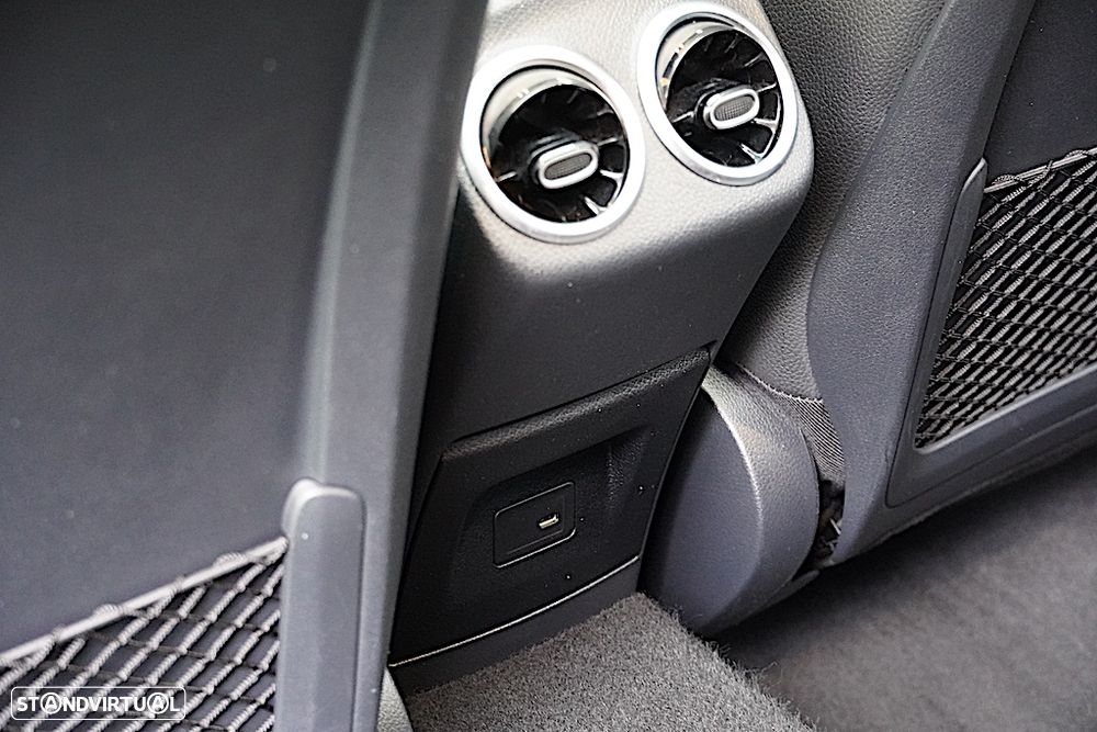 Mercedes-Benz A 250 e AMG Line - 29