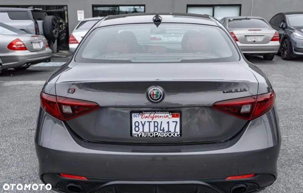 Alfa Romeo Giulia - 8