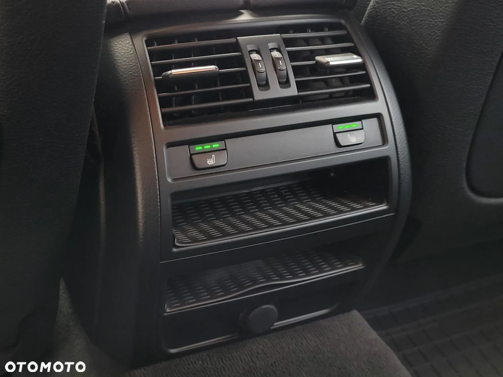 BMW Seria 5 525d - 13