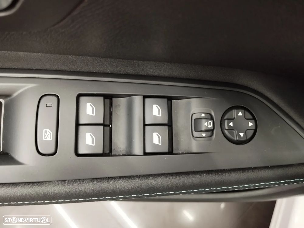 Peugeot 5008 1.2 PureTech Allure EAT8 - 18