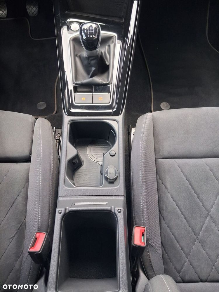 Volkswagen Golf 1.5 TSI EVO Style - 26