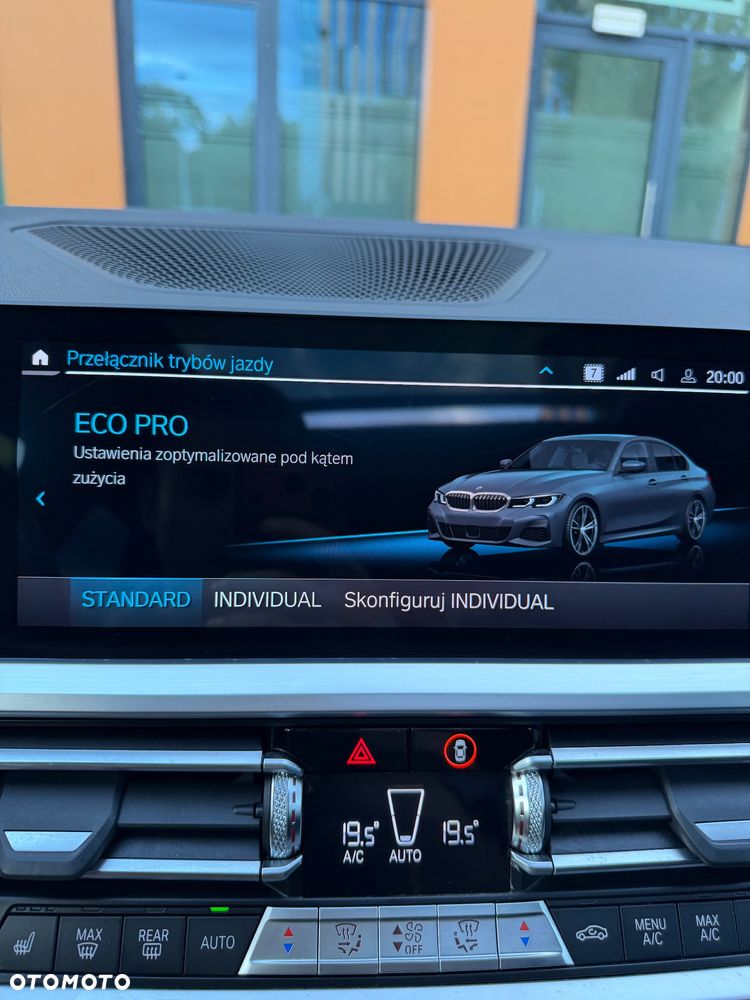 BMW Seria 3 330i xDrive M Sport - 23