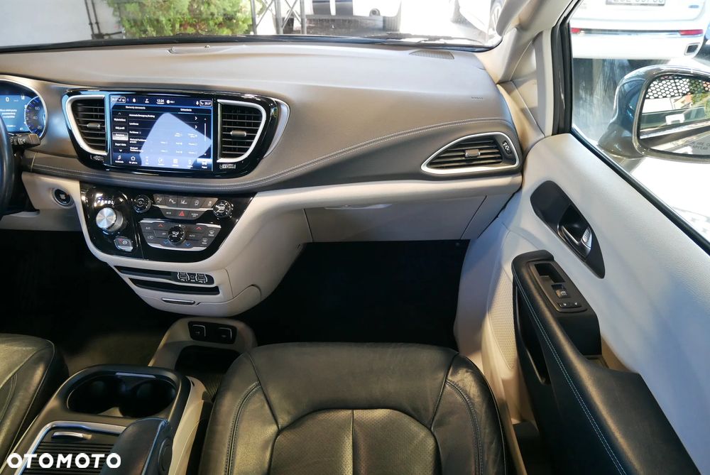 Chrysler Pacifica - 15