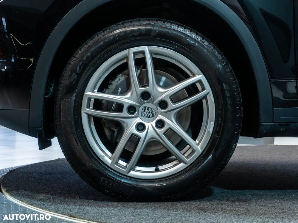 Porsche Cayenne Tiptronic S - 12