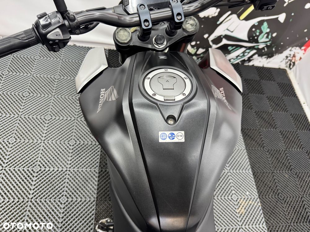 Honda CB - 22