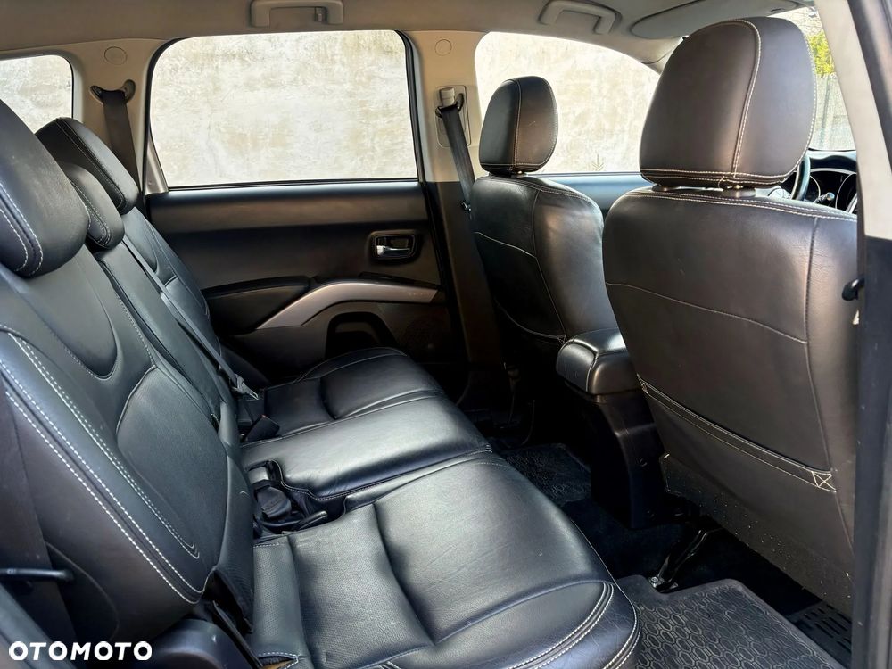 Mitsubishi Outlander - 11