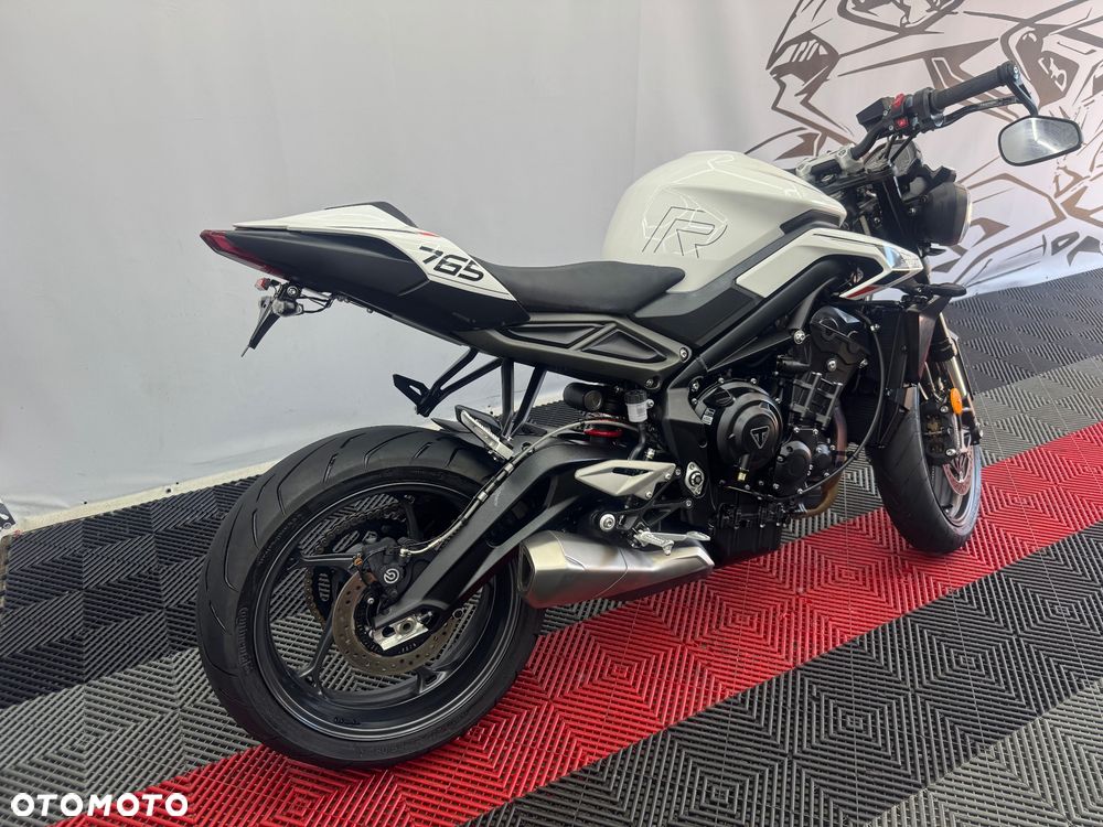 Triumph Street Triple - 4
