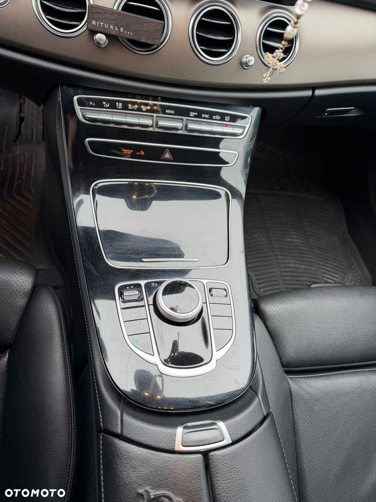 Mercedes-Benz Klasa E 200 d 9G-TRONIC - 11