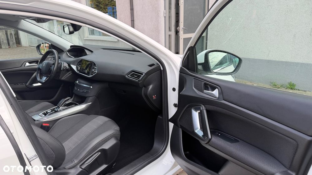 Peugeot 308 BlueHDi 130 EAT8 Stop & Start Allure Pack - 10