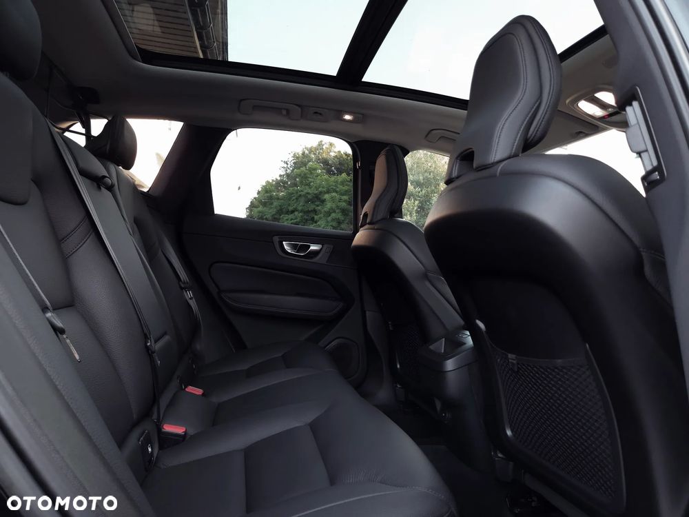 Volvo XC 60 B4 D AWD Plus Dark - 26