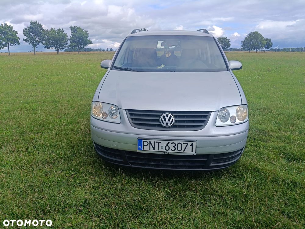 Volkswagen Touran 1.6 Conceptline - 2