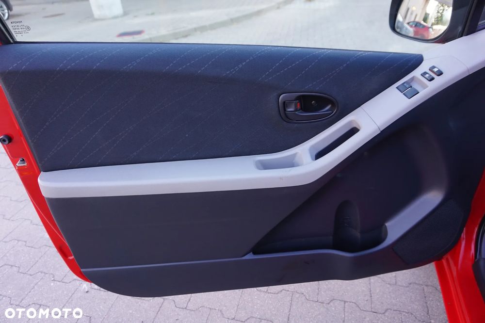 Toyota Yaris - 22