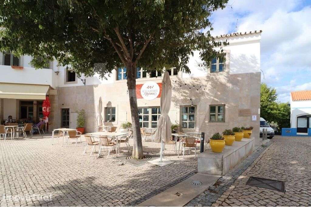 Restaurante com 3 pisos, várias dependências e anexos em Querença - Grande imagem: 2/38