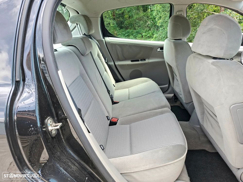 Peugeot 207 1.4 16V Premium - 14