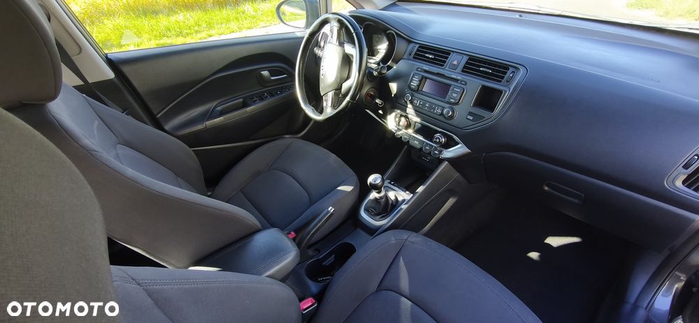 Kia Rio 1.2 L - 12