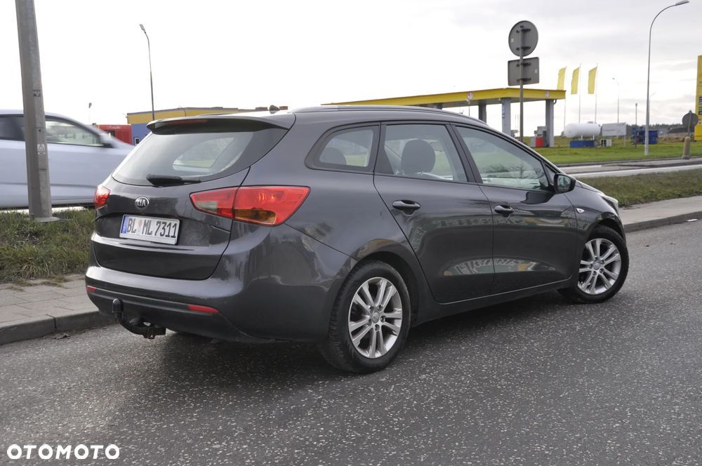 Kia Ceed 1.6 CRDi 128 Fifa World Cup Edition - 5