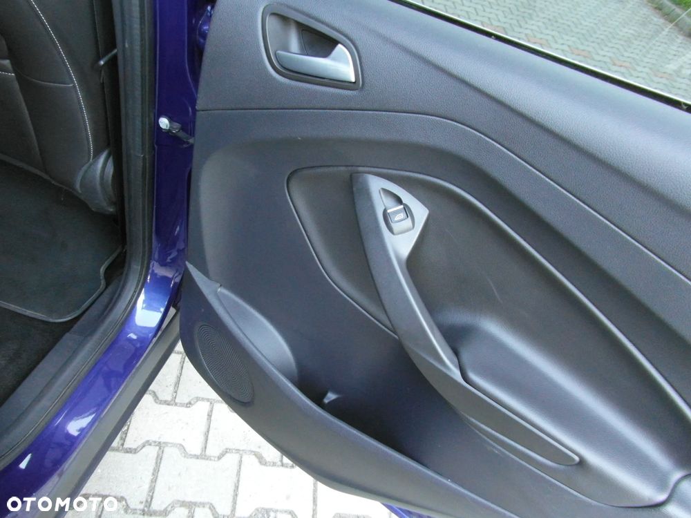 Ford Kuga 2.0 TDCi 2x4 Titanium - 32