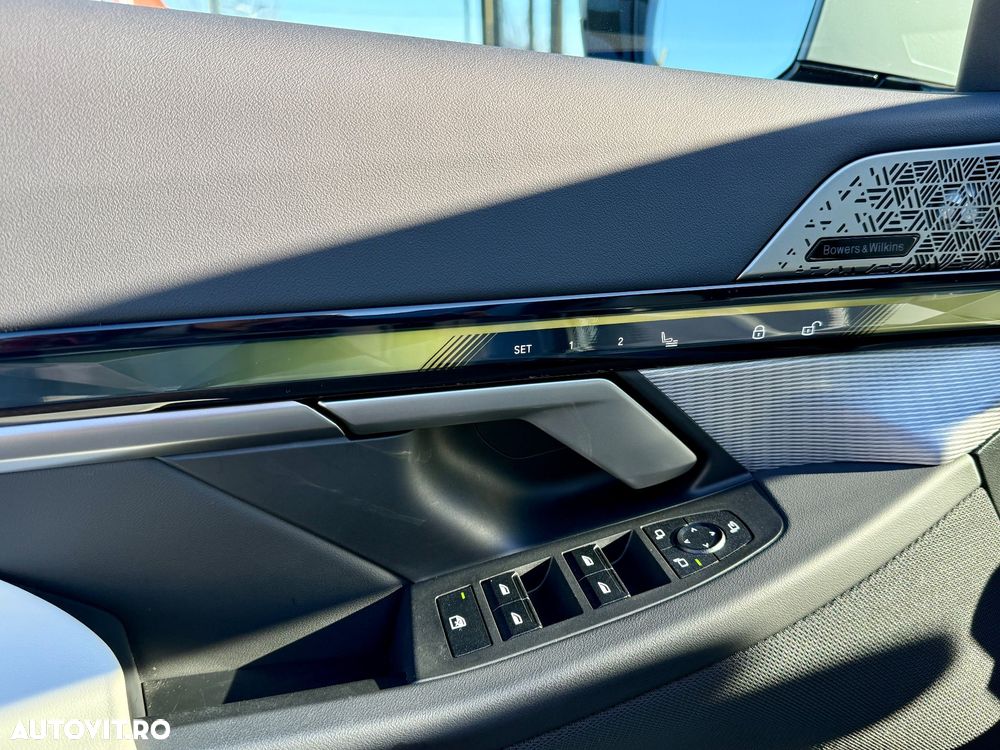 BMW Seria 5 550e xDrive AT PHEV - 12