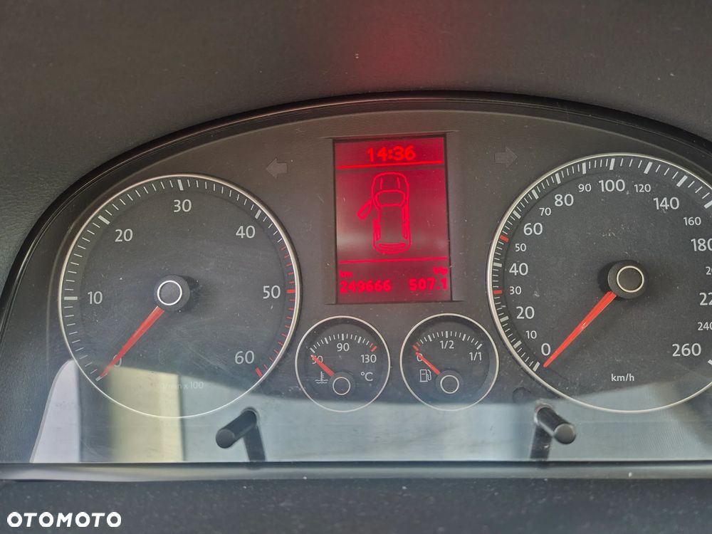 Volkswagen Touran - 11