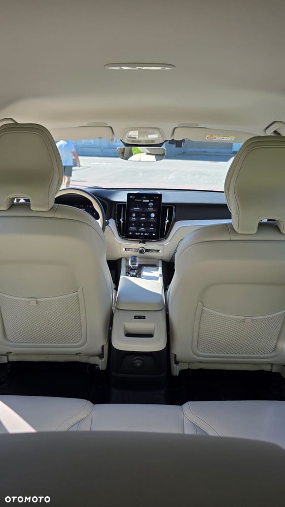 Volvo XC 60 T6 Plug-In Hybrid AWD Plus Black Edition - 26