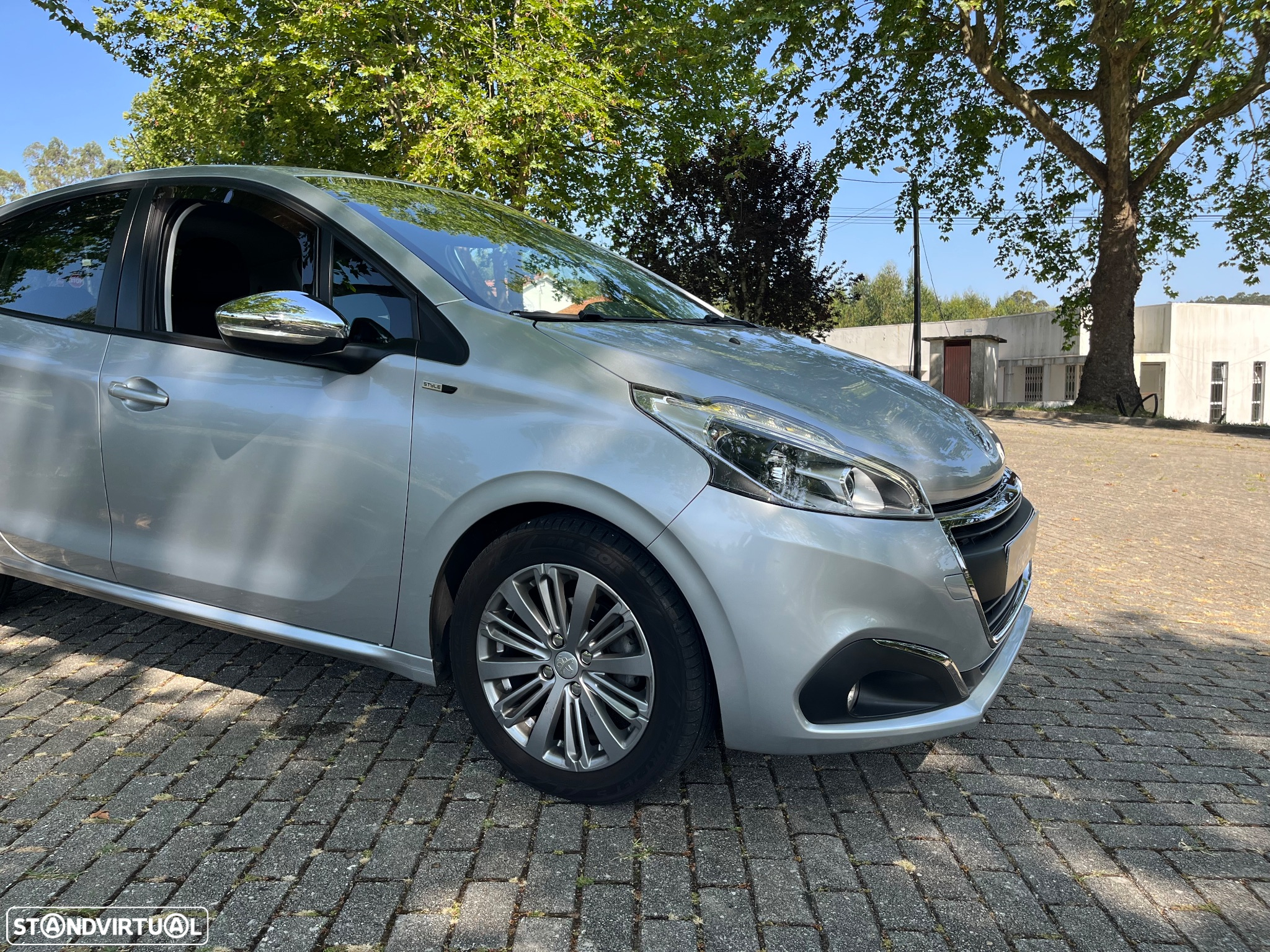 Peugeot 208 1.6 BlueHDi Style - 4