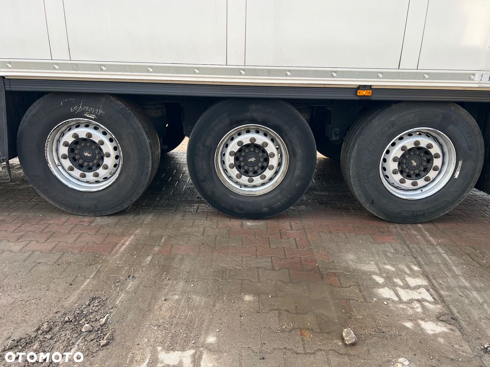 Schmitz Cargobull Carrier Vector 1550 - 4