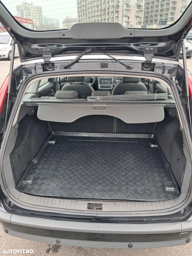 Ford Focus 1.6 TDCi Ambiente - 6