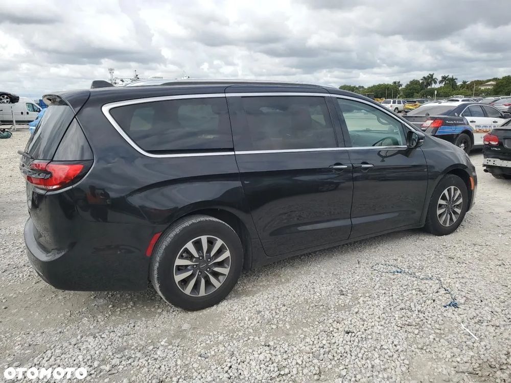 Chrysler Pacifica - 4