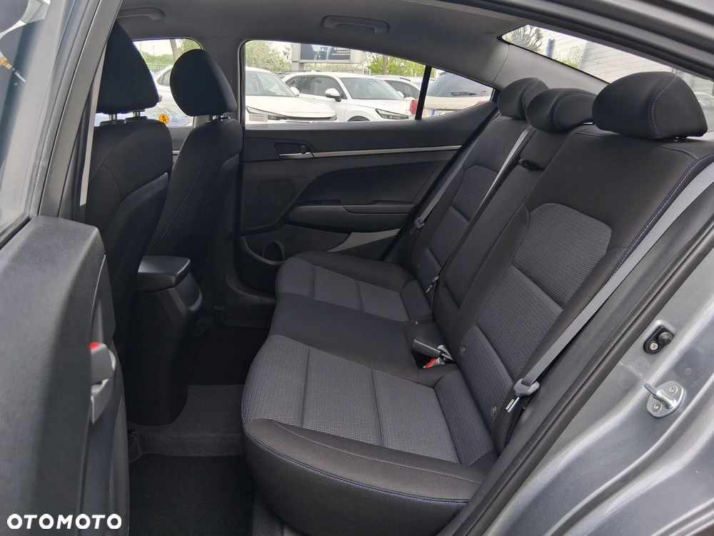 Hyundai Elantra 1.6 Comfort - 14