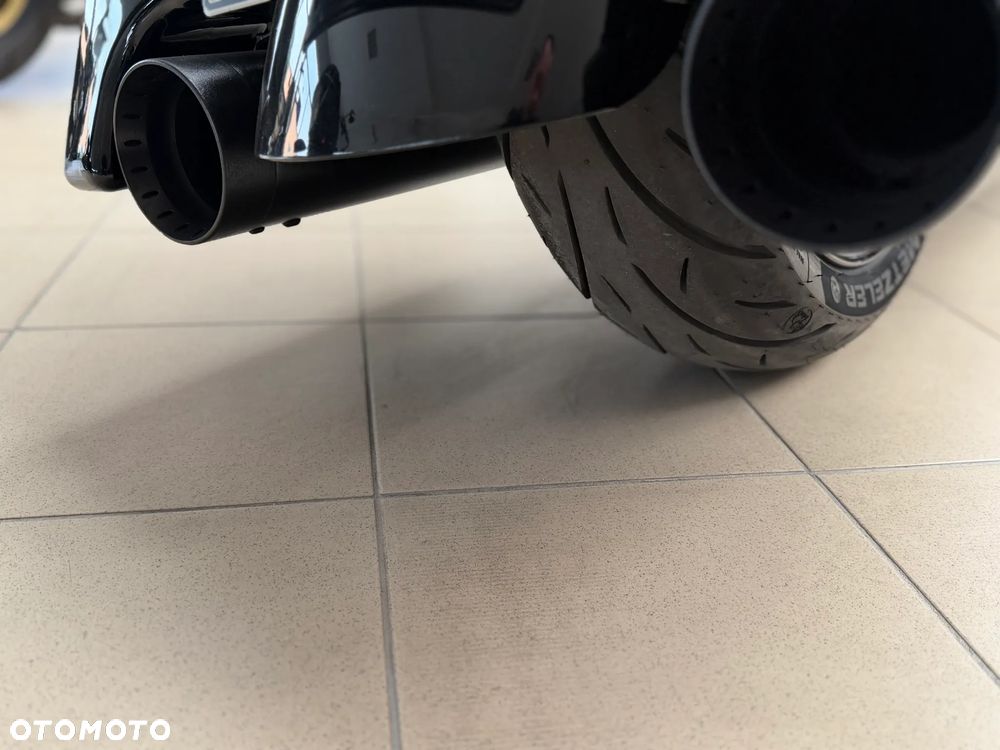 Harley-Davidson Touring Street Glide - 32