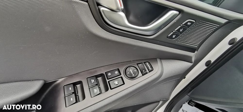 Hyundai IONIQ 1.6 GDI Premium - 13