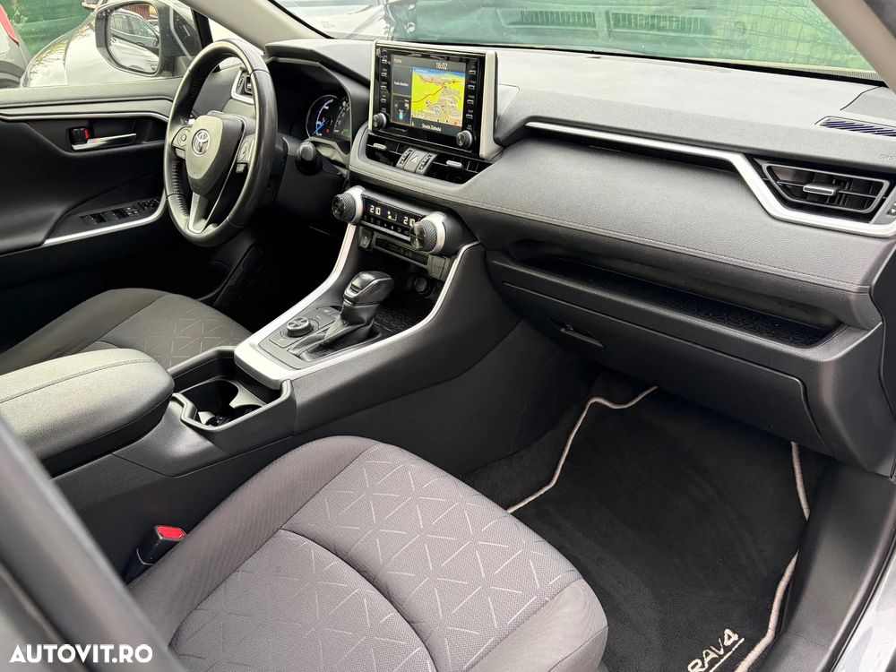 Toyota RAV4 - 8